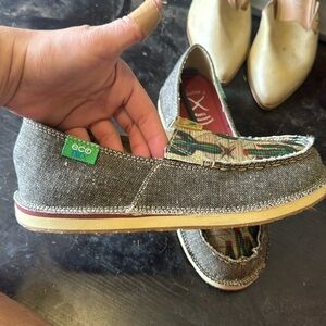 Eco slip on